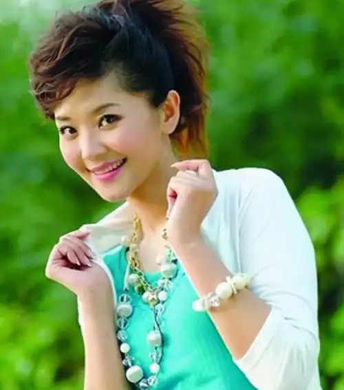 回顾主播方琼:央视工作15年,闪婚嫁给大8岁的领导,如今过得怎样