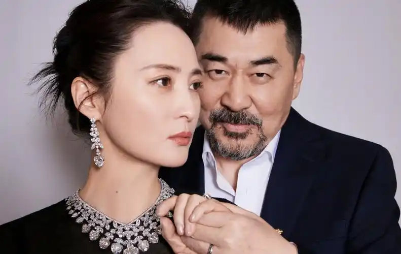 刚刚获得亚洲大奖,老公被网友吐槽又老又丑_陈建斌_蒋勤勤_电影