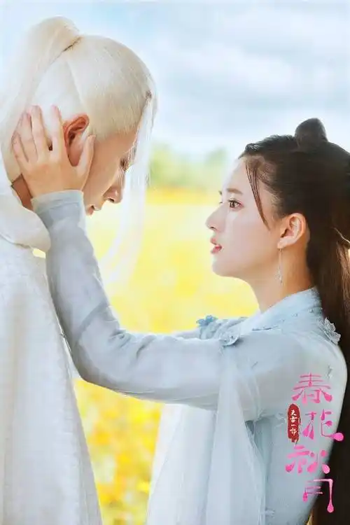 该剧2017年上档后话题爆棚,也捧红邢昭林,梁