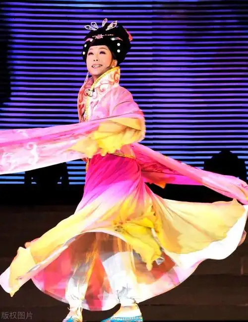 李玉刚隐婚乌克兰老婆,已有一女?