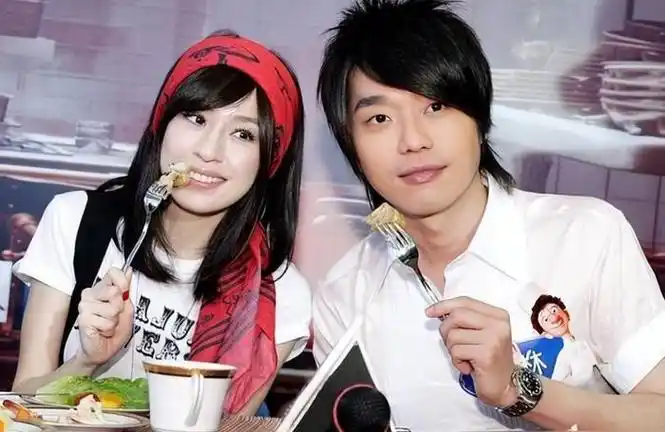 李湘海外买豪宅?王心凌张栋梁恋情?赛车男是海王?ww男联合排挤内娱人?