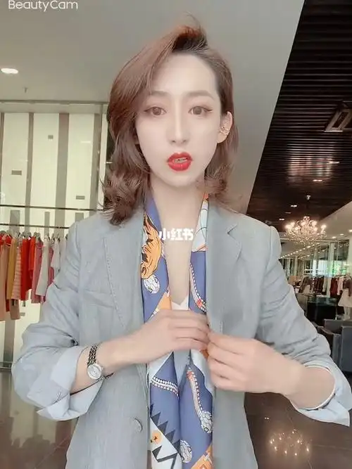 丝巾搭配西装后竟然这么好看老公都说好