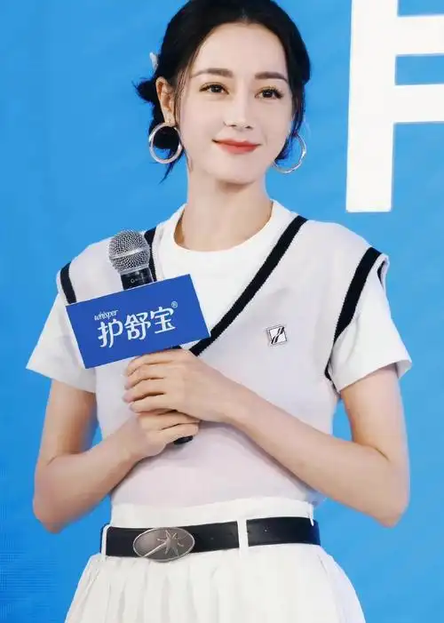 迪丽热巴回应休息原因,狗仔再爆恋情,网友:收手吧!