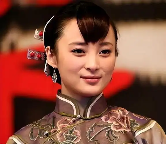 18年后,再看陈建斌现任妻子蒋勤勤,才明白她与吴越谁更"清醒"