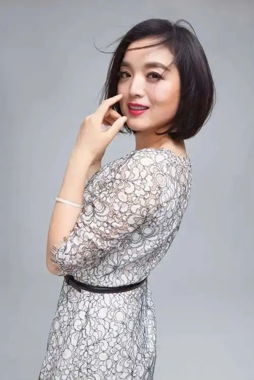 歌手白雪:38岁离异后,二婚再嫁小8岁老公,如今事业爱情两头旺插图9