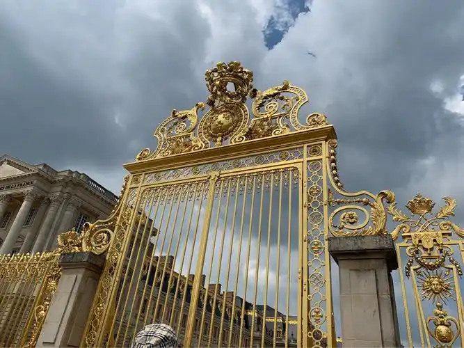 凡尔赛宫的金色大门.