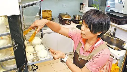 台语歌后曾心梅转行卖包子