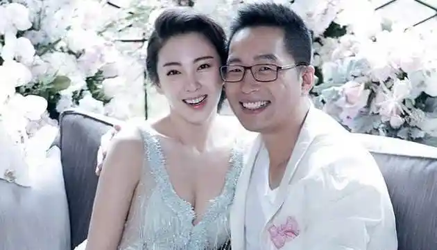 张雨绮前夫袁巴元开撕其现任:吃住车全赖张小姐