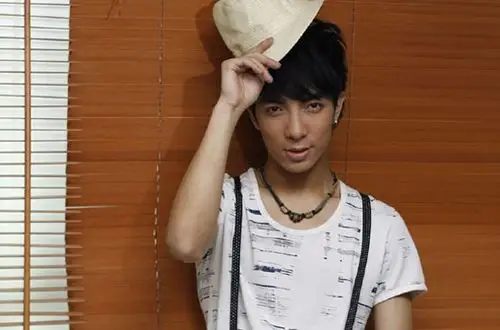 loveismv女主角太美丽郑建鹏称差点动心