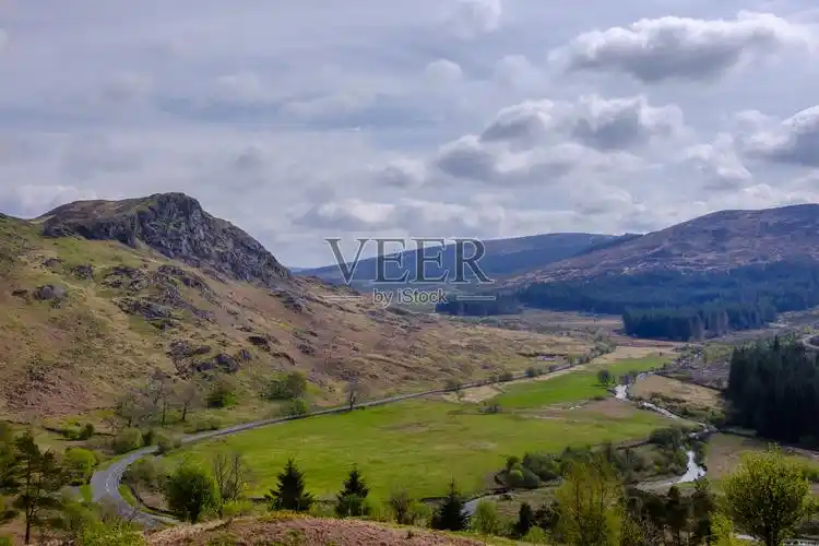 英国苏格兰邓弗里斯盖洛韦平原山脉天空云景河流路乡村路五月m1200 x