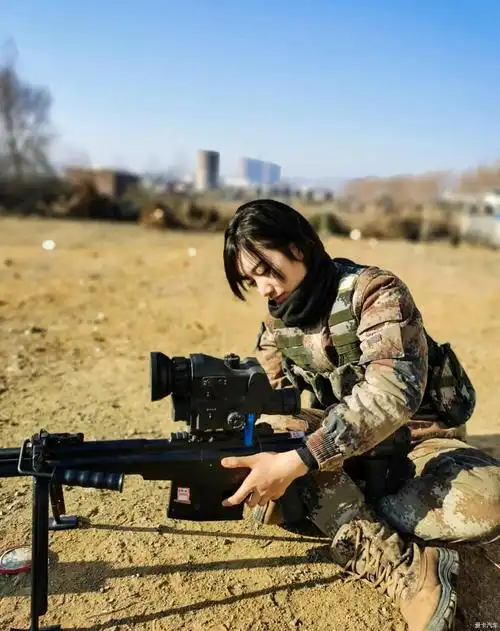 pla的女兵英姿飒爽