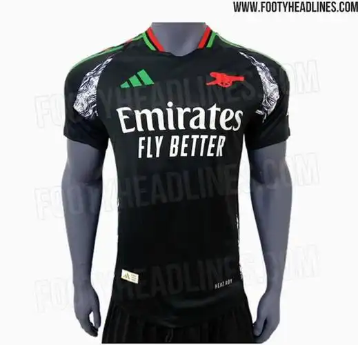 阿森纳新赛季客场球衣谍照:黑色主基调 红绿领,白色logo