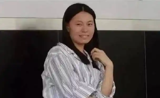 原创寒门才女张培祥18岁上北大24岁病逝北大办葬礼撒贝宁致辞