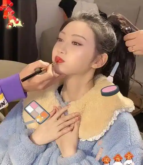 恰逢元宵佳节,景甜工作室晒出了一段景甜化妆的花絮,再次让观