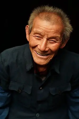 善良的老人总是微笑.