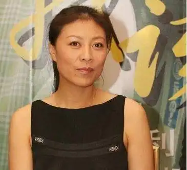 杜珺以前是一个很漂亮的女子,就是脾气有点大,这个好像是遗传她老爹的