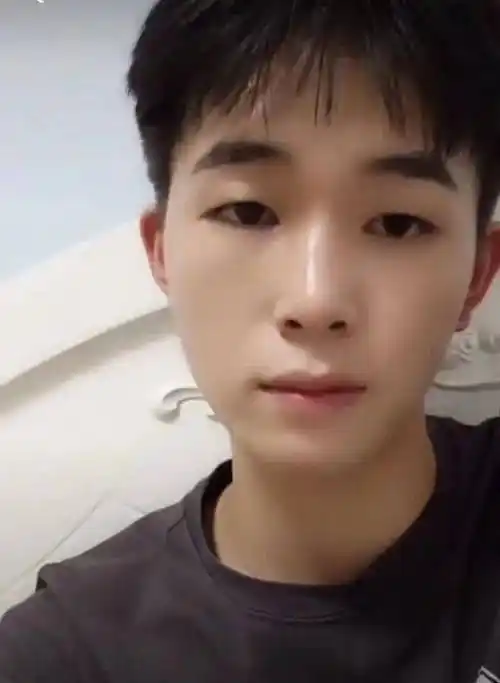 【相亲2040期】温柔干净 简单帅气的男生,平常会做家务 喜欢听音乐