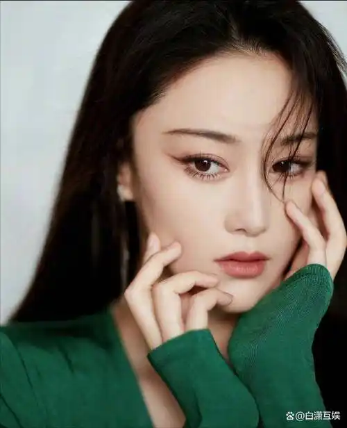 来百度app畅享高清图片近日,知名女星张馨予一组别样性感的绿色开叉