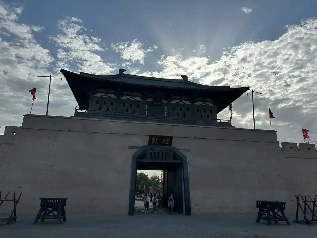 阳关玉门关和雅丹地貌