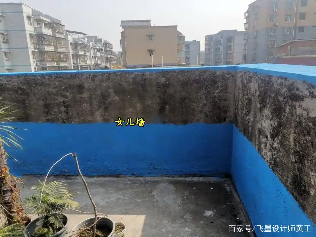 同样是顶楼露台,为啥国外女儿墙近2m高?网友:自家用物业管不着