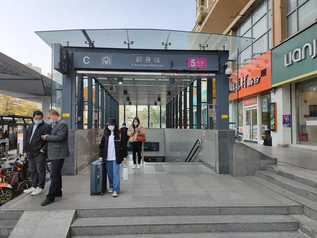 深圳,实拍深圳网红地铁站翻身站