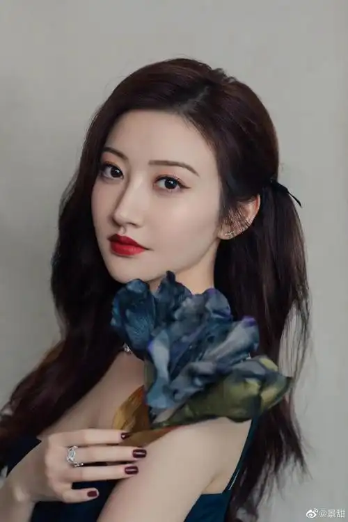 说一个女生长相大气 看起来很贵气的女生长什么样_可可情感网