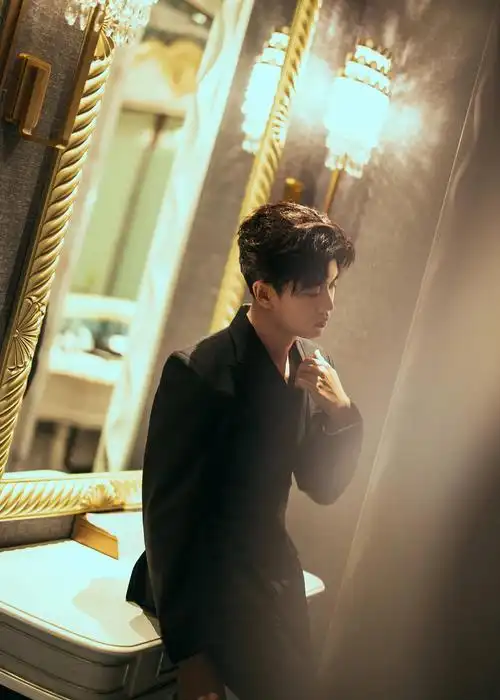 求任嘉伦一些可以做背景的高清无码图