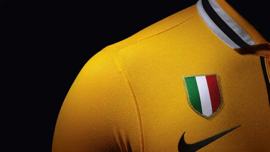 2014世界杯尤文图斯队服体育桌面壁纸图片 - 第9张