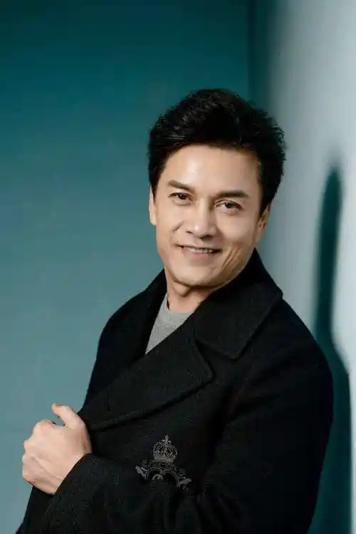 10位定居内地的过气港星,多人成富豪,一人租房住,各有各的命