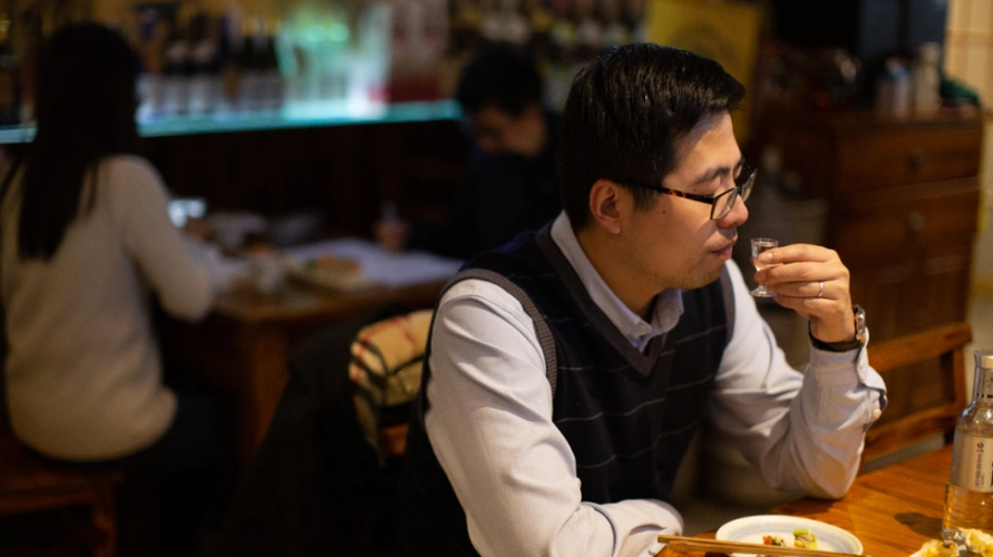 品一口醇香小酒,消除夏日困倦_腾讯新闻