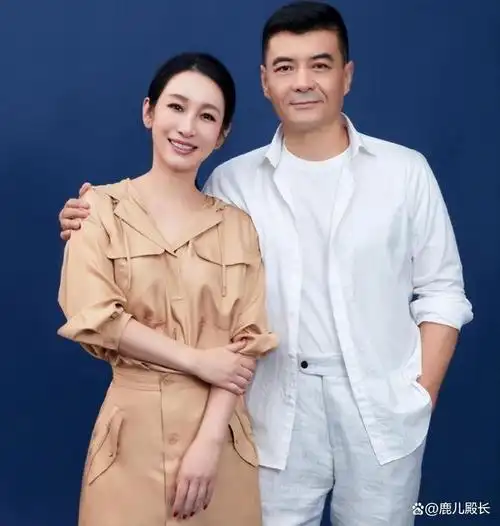演员秦海璐被富豪李厚霖抛弃嫁给二婚的王新军如今她幸福吗