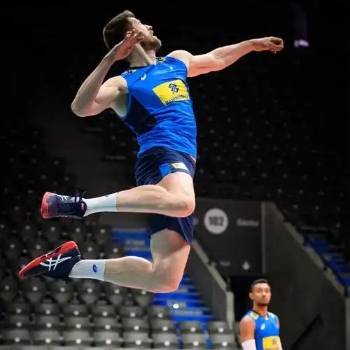 为什么排球比赛发球失误很常见