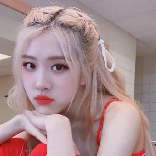 二传注明姜鸠,女爱豆头像,朴彩英,朴彩英头像,rose朴彩英