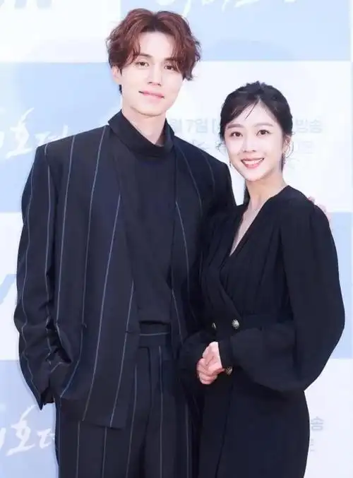 李栋旭赵宝儿亮相《九尾狐传》发布会,两人首次搭档,cp感十足