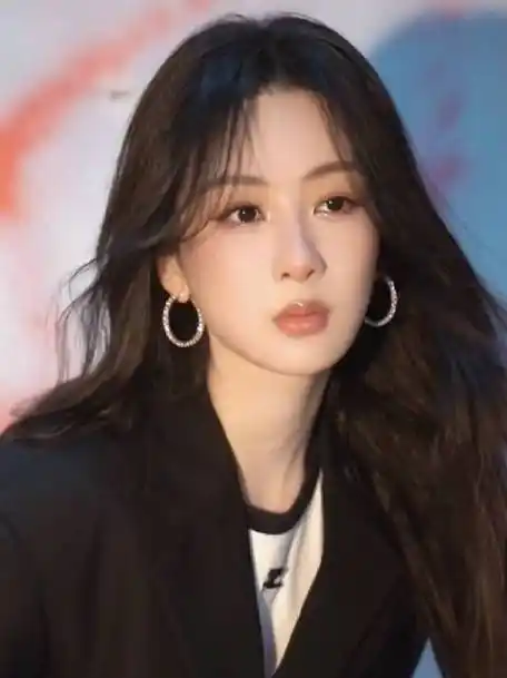 bolon眼镜品牌全球代言人杨紫#  #杨紫麦承欢#90杨紫吧官微的微博