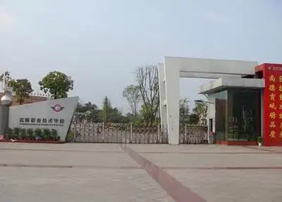学校大门.jpg