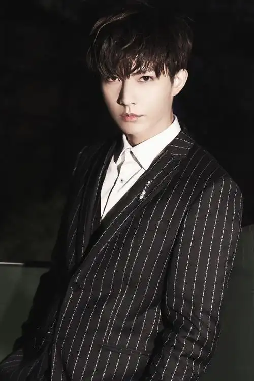 炎亚纶1120生日快乐