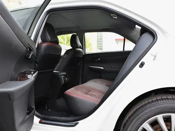 广汽丰田  凯美瑞 2.5q 第二排空间