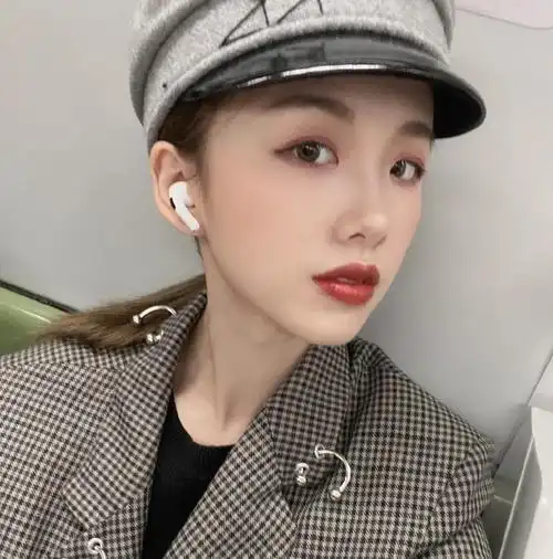 阿沁,原名王清媛,96年,重庆人.