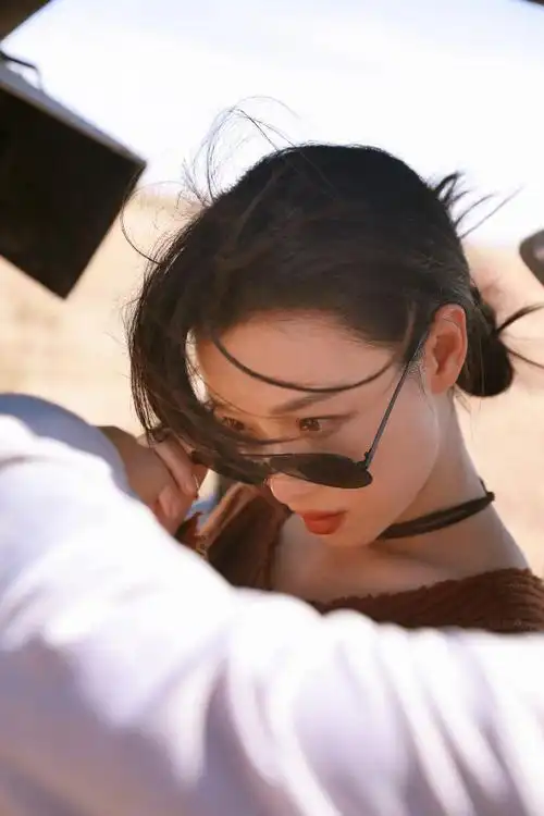 倪妮超话"进关钥匙"叶流西@倪妮v的剧组抽血吃大枣花絮图来啦!