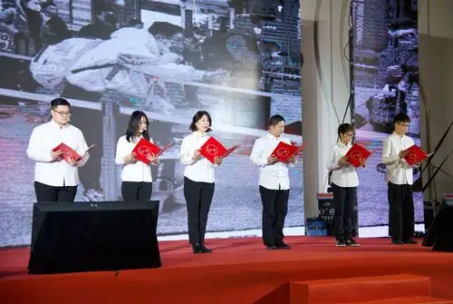 师生朗诵的《"疫"心为你》