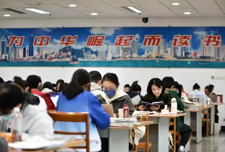 影阅齐鲁|世界读书日 书香满齐鲁|新华社_新浪财经_新浪网