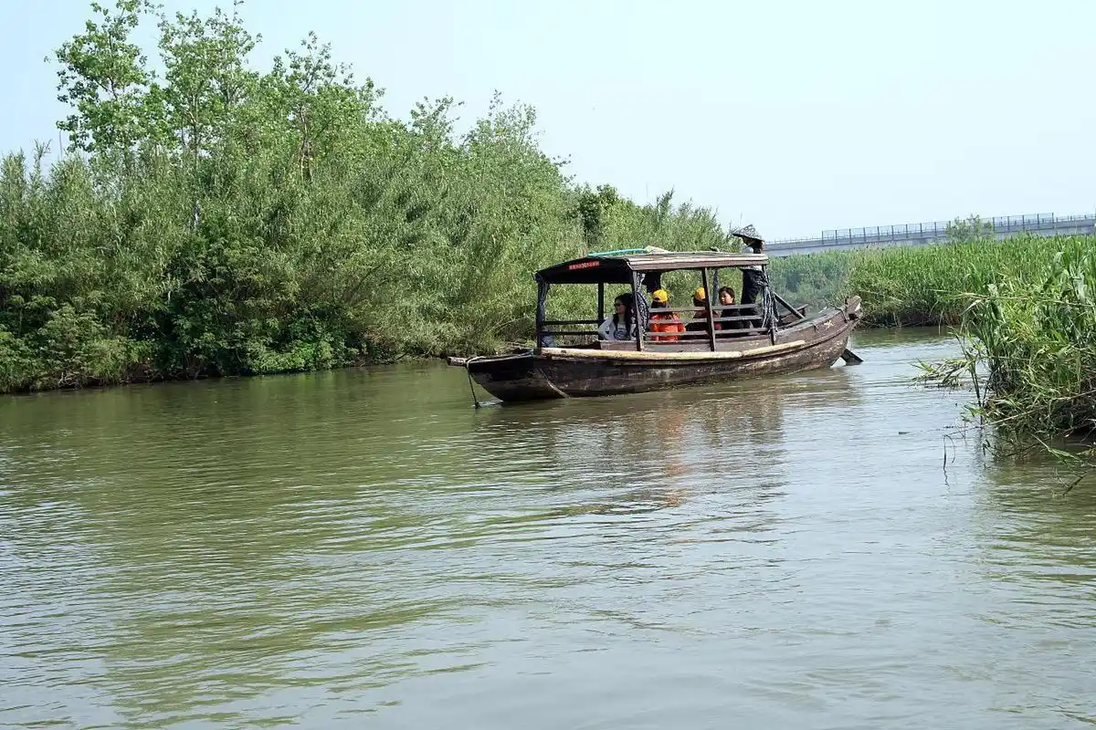 沙家浜风景区,坐落在江苏常熟,以京剧《沙家浜》而闻名,更因电视剧的