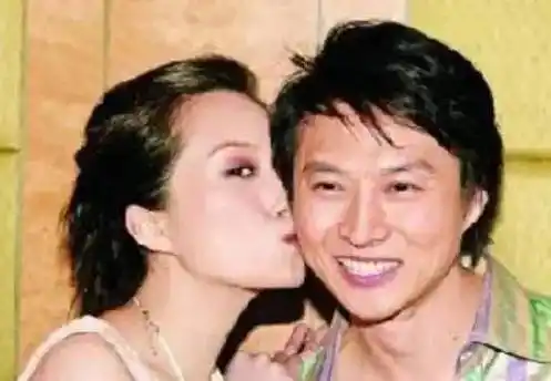 14年后再看"玉女掌门人"周慧敏,屡次被戴帽子的她