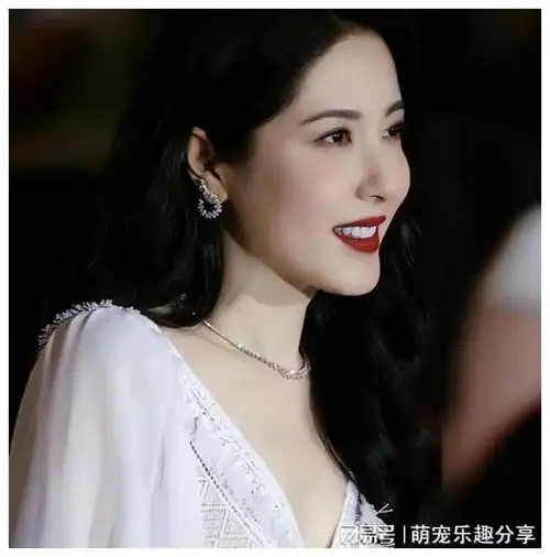 女明星真人又瘦又美,镜头前却臃肿变形没眼看|蒋欣|曾黎|刘亦菲