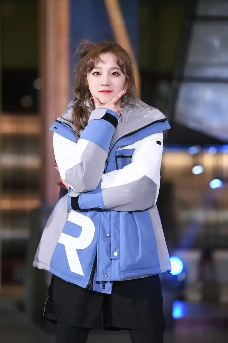 宋雨琦在《跑男9》中卸下厚粉底,淡妆下展现真颜值!粉丝:可爱