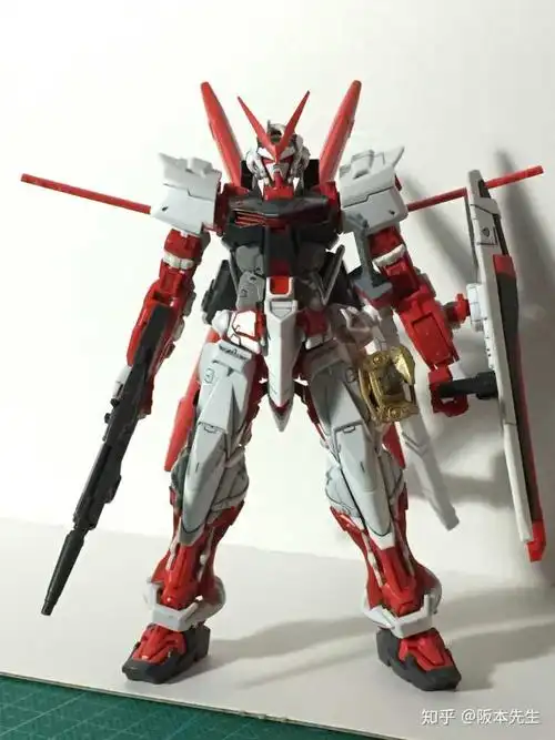 有没有大神有万代rg红色异端的成品,长什么样子?