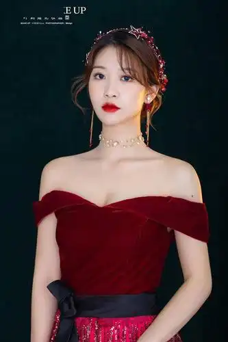 婚礼敬酒服造型超级漂亮有气质,做最美新娘