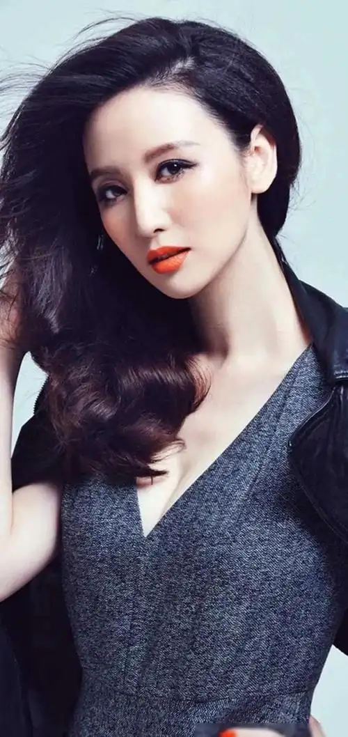 张萌中国内地女模特演员制片人主持人钢琴教师歌手