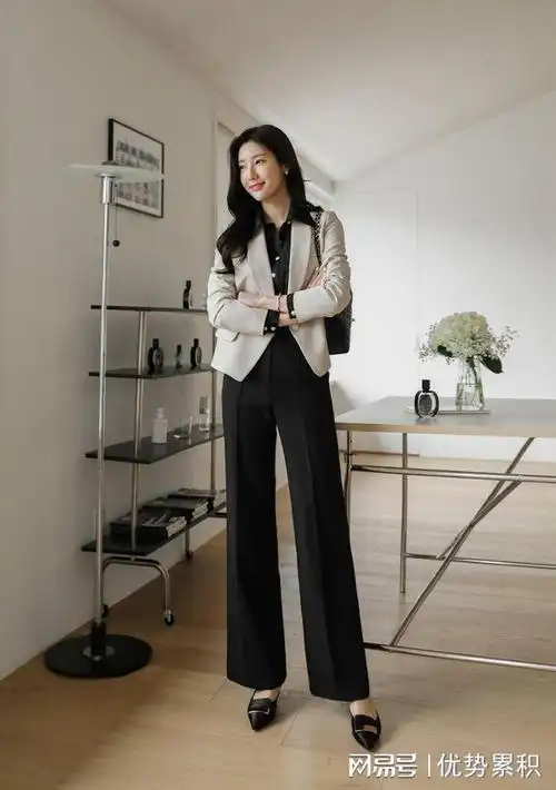 美女图集:小西装搭配阔腿裤_网易订阅